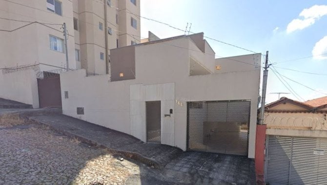 Casa com 315m² em Divinópolis - Oportunidade em Leilão