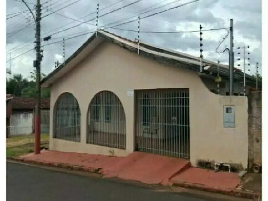 Casa em Leilão Ocupada com 224,58m² de Área Construída