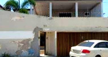 Casa espaçosa com 5 quartos, 5 banheiros e 378 m² construída, perfeita para famílias