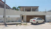 Casa espaçosa com 5 quartos, 5 banheiros e 378 m² construída, perfeita para famílias