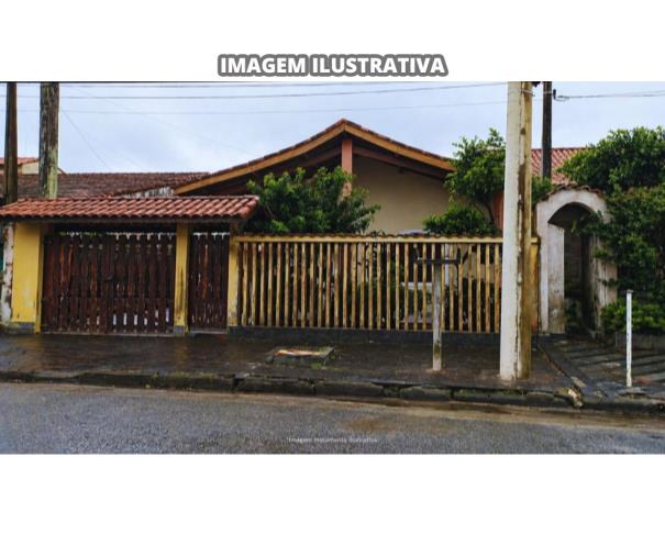 Casa com 250m² de terreno em Itanhaém/SP