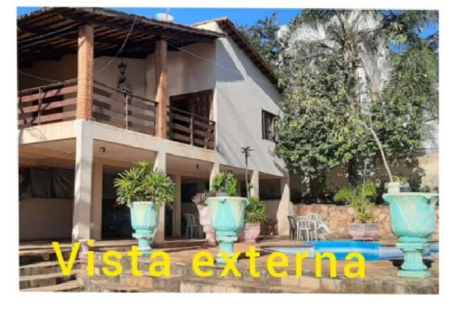 Sobrado com 3 Quartos e Varanda em Goiânia