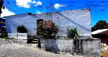 Casa 3 quartos, 2 banheiros, 70m² construída, desocupada