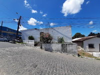 Casa 3 quartos, 2 banheiros, 70m² construída, desocupada