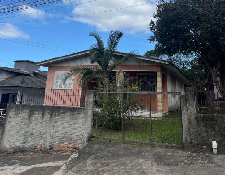 Casa com 376,80m², 3 quartos, 2 banheiros, vaga para 2 carros