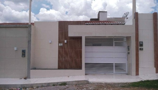 Casa aconchegante com 3 quartos, 2 banheiros e 92 m² construída, ocupada