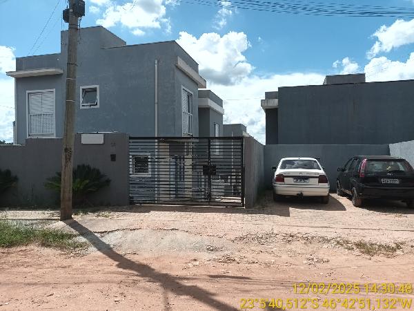 Casa com 2 quartos, 1 banheiro, 2 vagas e 65,4m² construída