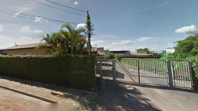 Terreno com Benfeitorias em Atibaia/SP