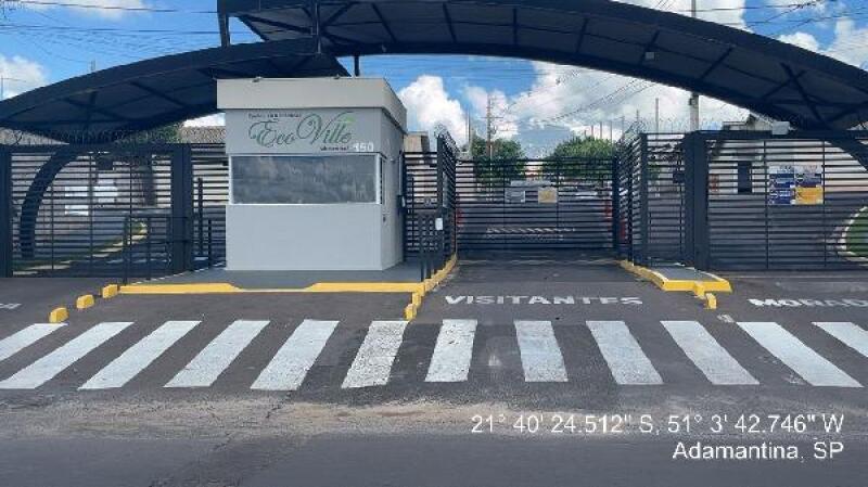 Casa com 2 quartos, 1 banheiro e 1 vaga de garagem