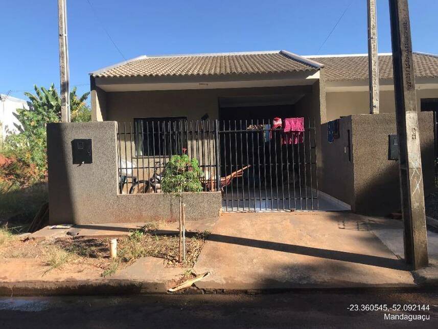 Casa padrão ocupada com 1 vaga e 68m² construída