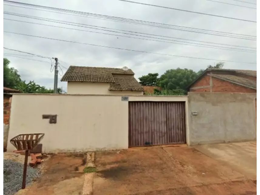 Casa com 71,5m² construídos em terreno de 225m²