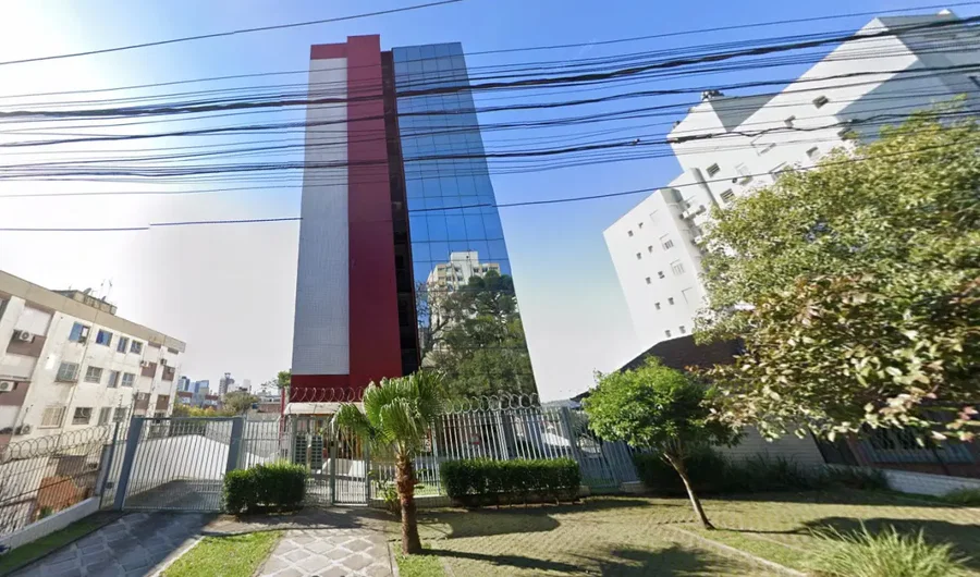 Estacionamento coberto com 12,68m²
