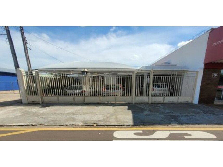 Casa com 188m² construída em terreno de 300m², imóvel