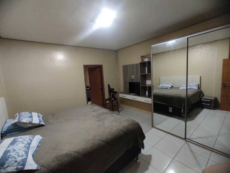 Casa com 3 quartos, 2 banheiros, 2 vagas, 210m² construída, ocupada