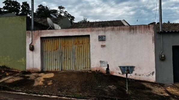 Casa com 3 quartos, 1 banheiro, varanda e área de serviço, 69,95m² construída