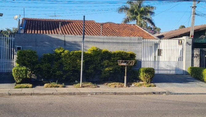 Casa com 230 m² de área construída, ocupada, no Bairro Alto