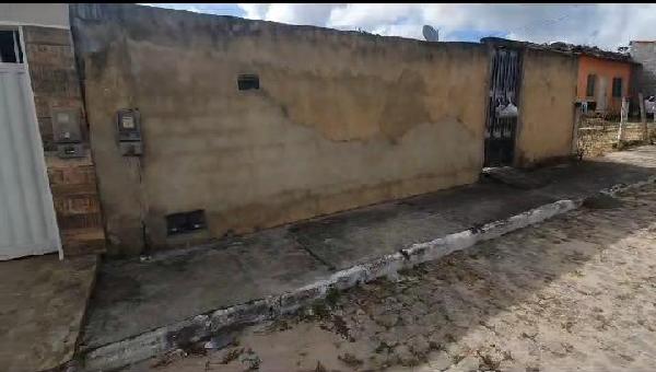 Casa com 2 Quartos e Área de Serviço em Alagoinhas