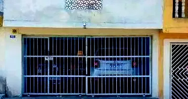 Casa em Leilão com 3 Quartos e 2 Banheiros