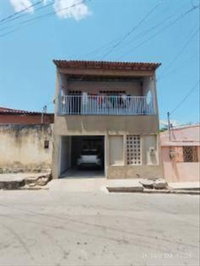 Casa com 4 quartos, 2 banheiros e 1 vaga de garagem