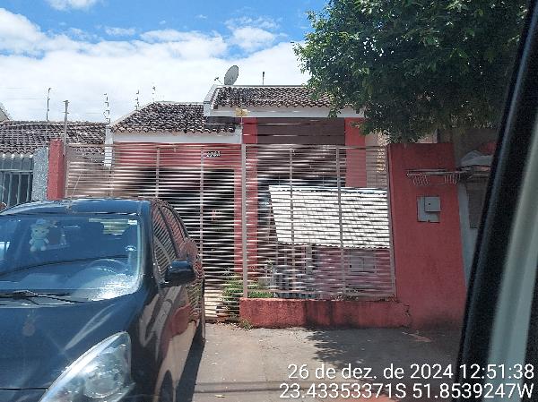 Casa com 2 quartos, sala, cozinha, área de serviço e 1 vaga