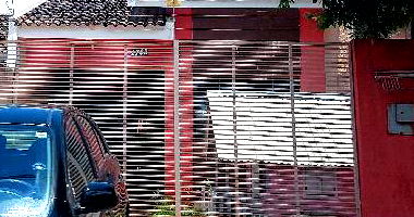 Casa com 2 quartos, sala, cozinha, área de serviço e 1 vaga