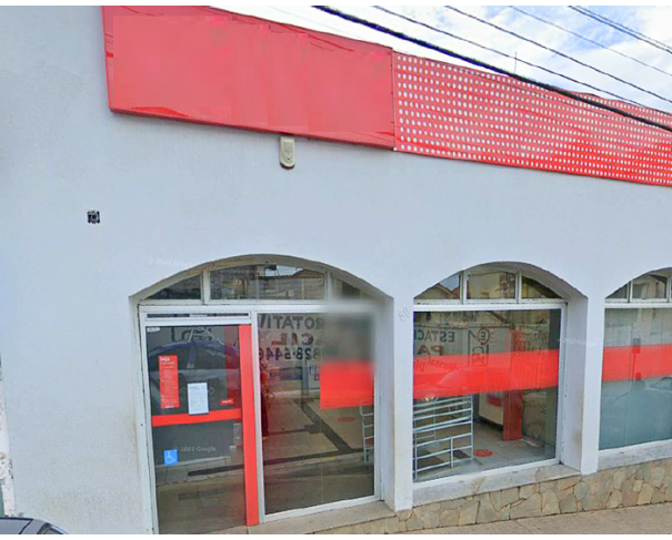Prédio Comercial Desocupado em Nepomuceno - MG