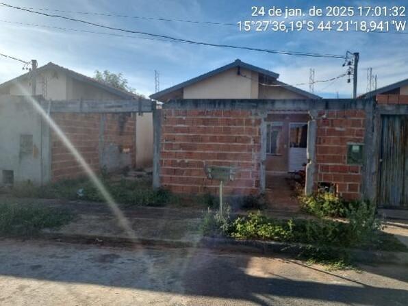 Casa com 2 quartos, 2 banheiros, varanda e área construída de 51,39 m²