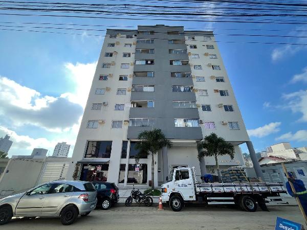 Apartamento com 3 quartos, 2 banheiros e 1 vaga de garagem