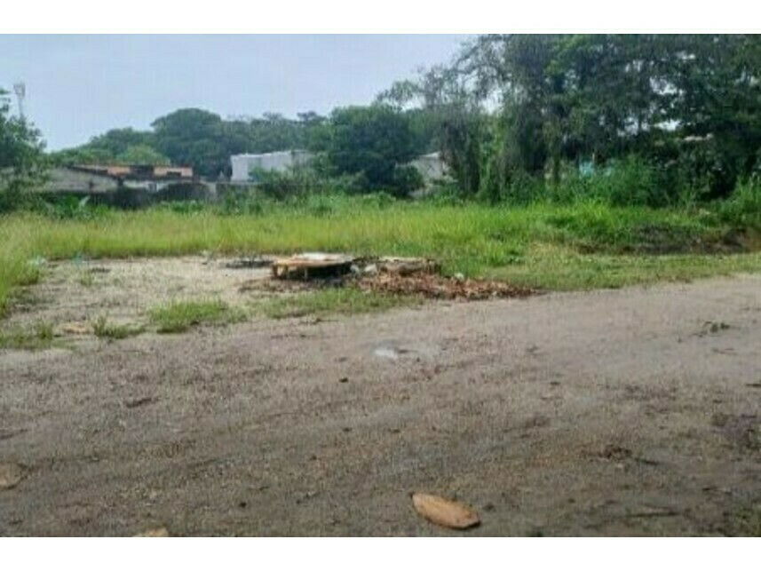 Terreno amplo de 462m² com matrícula regularizada, imóvel ocupado