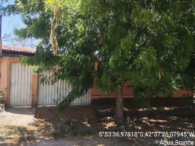 Casa em Água Branca - PI com 125,42m²