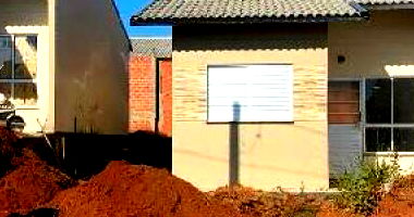 Casa com 2 quartos, área construída 44,08 m², terreno 160 m²