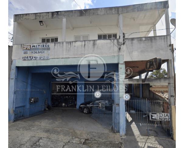 Imóvel Comercial 244,50m² com 6 pequenas casas, desocupado