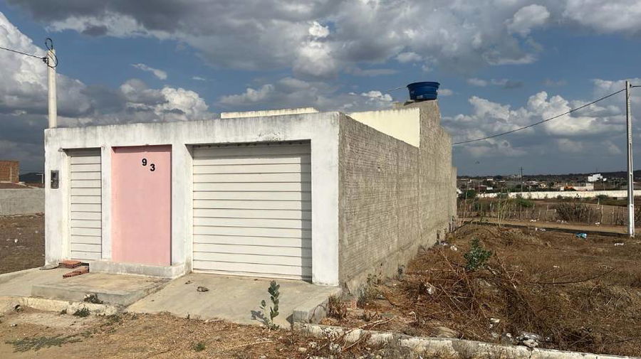 Casa com 2 quartos, 1 banheiro, 67m² construída, ocupada