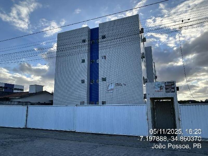 Apartamento com 2 quartos, 2 banheiros e 1 vaga de garagem