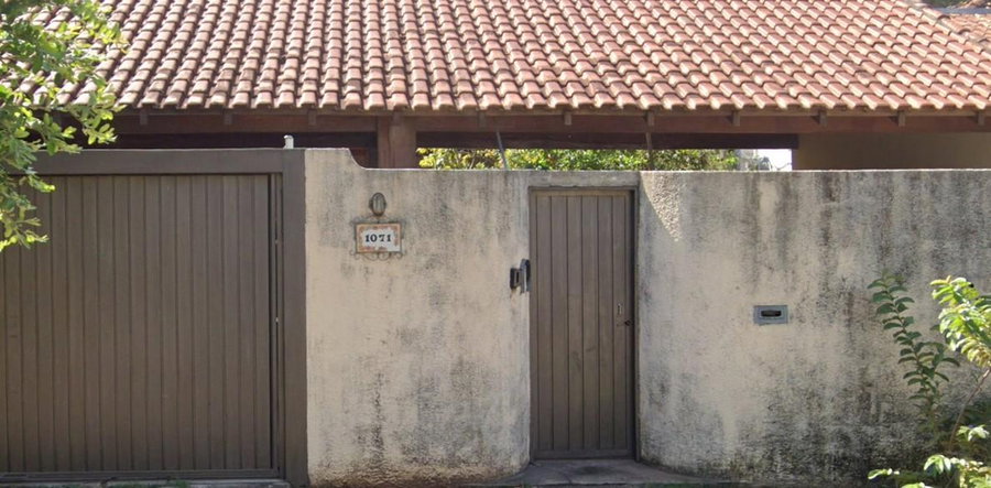 Casa com 4 dorms, 3 banheiros e garagem em terreno de 750m²