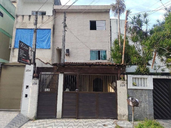 Casa em São Vicente com 137,3m² de área construída