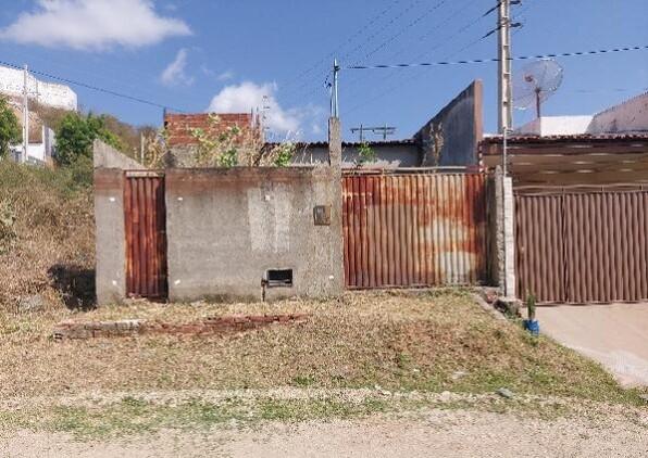 Casa com 2 quartos, 2 banheiros e 90m² área privativa
