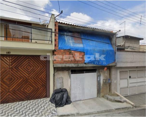 Ampla Casa Assobradada com 3 Quartos e Churrasqueira