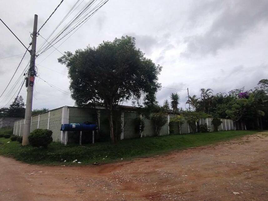 Casa padrão ocupada com 3 quartos, 2 banheiros e 1 vaga