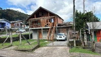 Casa com 3 quartos e 3 banheiros, área construída de 94,34 m², ocupada