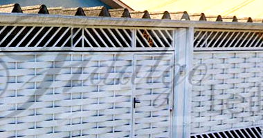 Casa térrea com 2 vagas de garagem em terreno de 580 m²