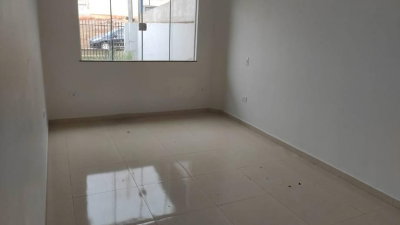 Casa com 2 quartos, 2 banheiros e 85m² de área construída, desocupada e pronta para morar