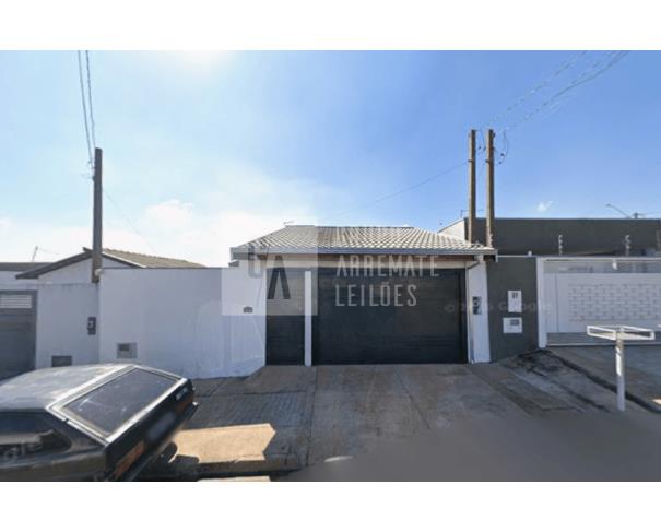 Casa com 43,74m² em terreno de 200m² - 2 dormitórios e 1 banheiro