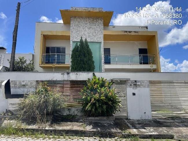 Casa com 4 quartos, 3 banheiros, vaga de garagem e 173,53m² privativos