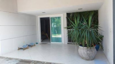 Casa de 4 quartos e 4 banheiros em Fortaleza com 240m² de terreno