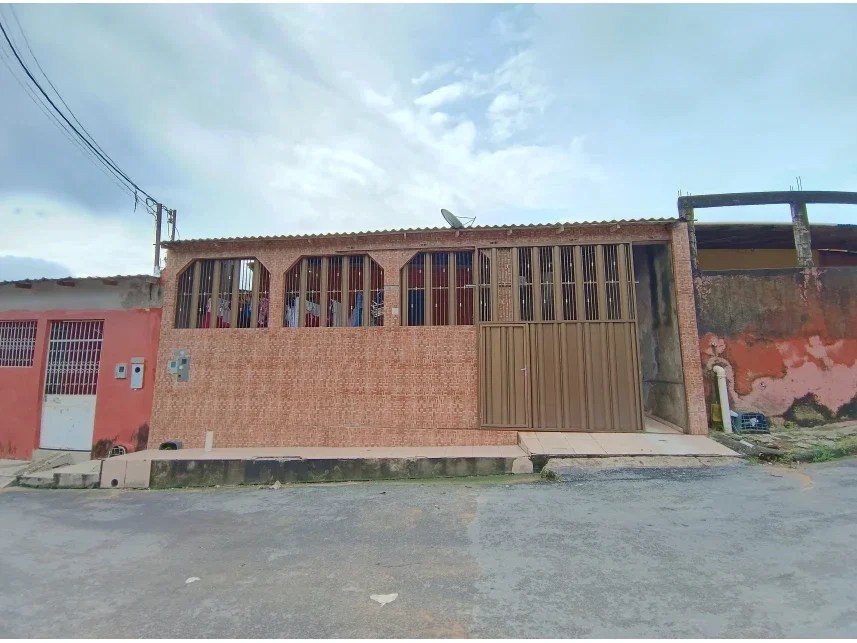 Casa ocupada com 3 quartos e 182,86m² construídos