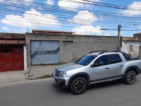 Casa com 3 quartos, 2 banheiros e 2 vagas de garagem