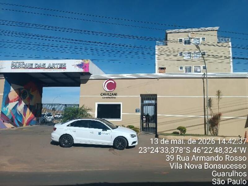 Apartamento com 2 Quartos em Condomínio com Área de Lazer