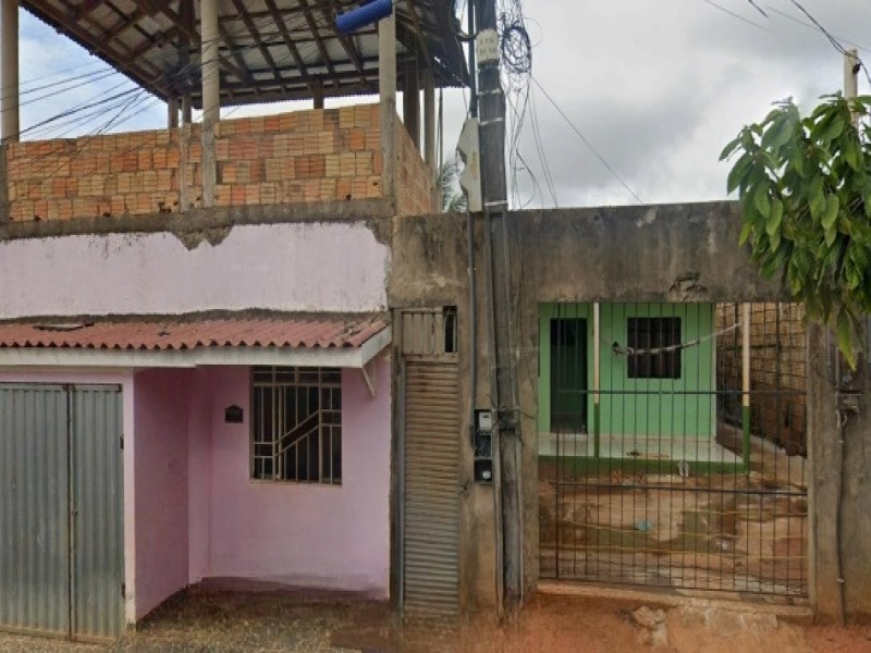 Casa espaçosa com 4 quartos, 2 banheiros e 140m² construída, ocupada
