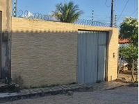 Casa com 229m² construídos, ocupada, em Limoeiro de Anadia